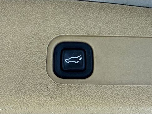 Used 2010 GMC Yukon SLT w/ SLT-2 Equipment Package image 37