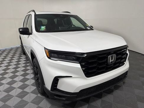 Used 2025 Honda Pilot Black Edition image 8