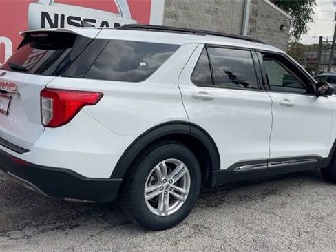 Used 2024 Ford Explorer XLT w/ Equipment Group 202A image 4