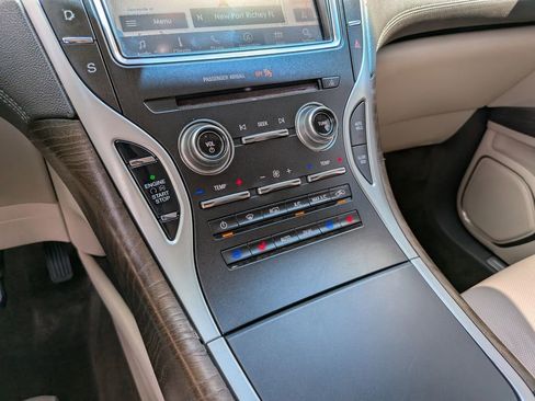 Used 2018 Lincoln MKX Reserve w/ Cargo Utility Package FWD image 27