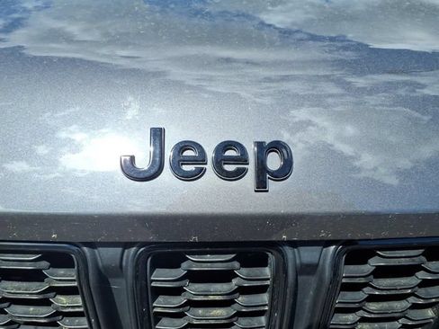 Certified 2023 Jeep Grand Cherokee Altitude AWD/4WD image 12