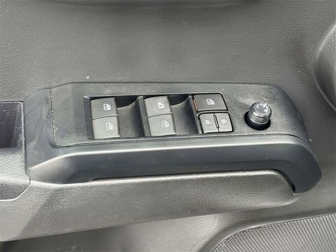 Used 2023 Toyota Tacoma SR image 17