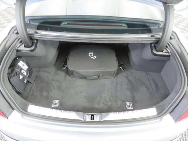 Used 2025 Bentley Flying Spur Plug-In Hybrid AWD/4WD image 28