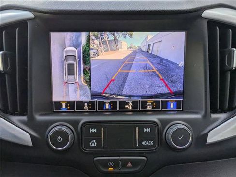 Used 2024 GMC Terrain SLT w/ Tech Package image 12