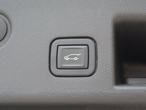 Used 2023 Chevrolet Equinox Premier AWD/4WD image 23