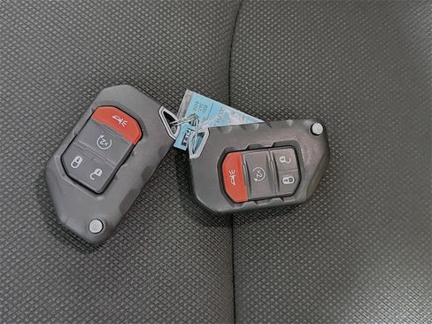 Used 2022 Jeep Gladiator Willys image 32