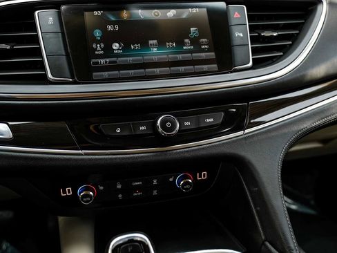 Used 2019 Buick Enclave Essence FWD image 27