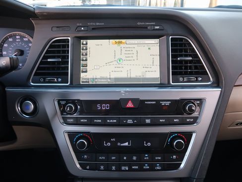 Used 2016 Hyundai Sonata Limited w/ Option Group 02 FWD image 16