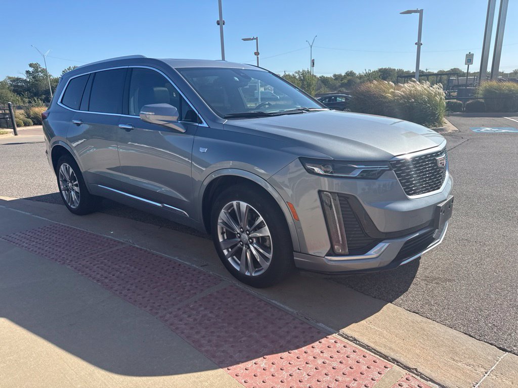Used 2023 Cadillac XT6 Premium Luxury w/ Technology Package AWD/4WD image 3