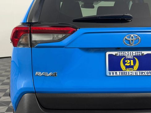 Used 2019 Toyota RAV4 XLE AWD/4WD image 10
