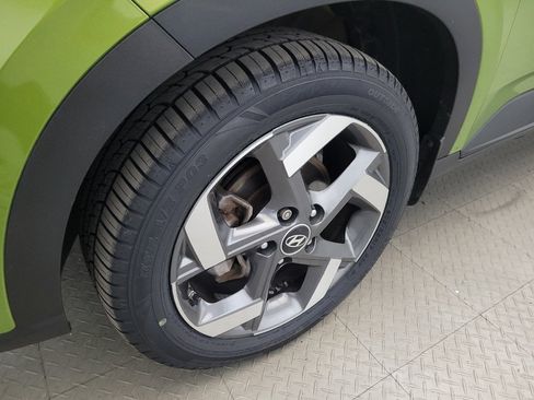 Used 2024 Hyundai Venue SEL FWD image 31