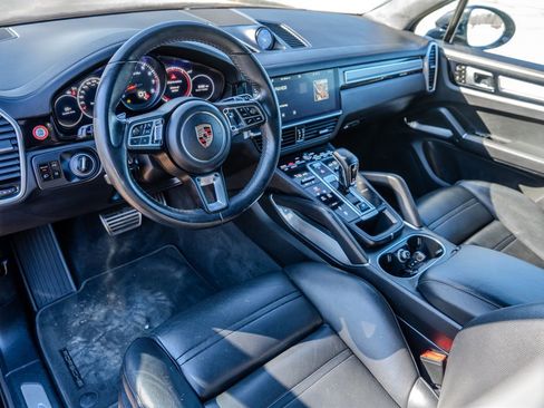 Used 2019 Porsche Cayenne Turbo w/ Sportdesign Package image 14