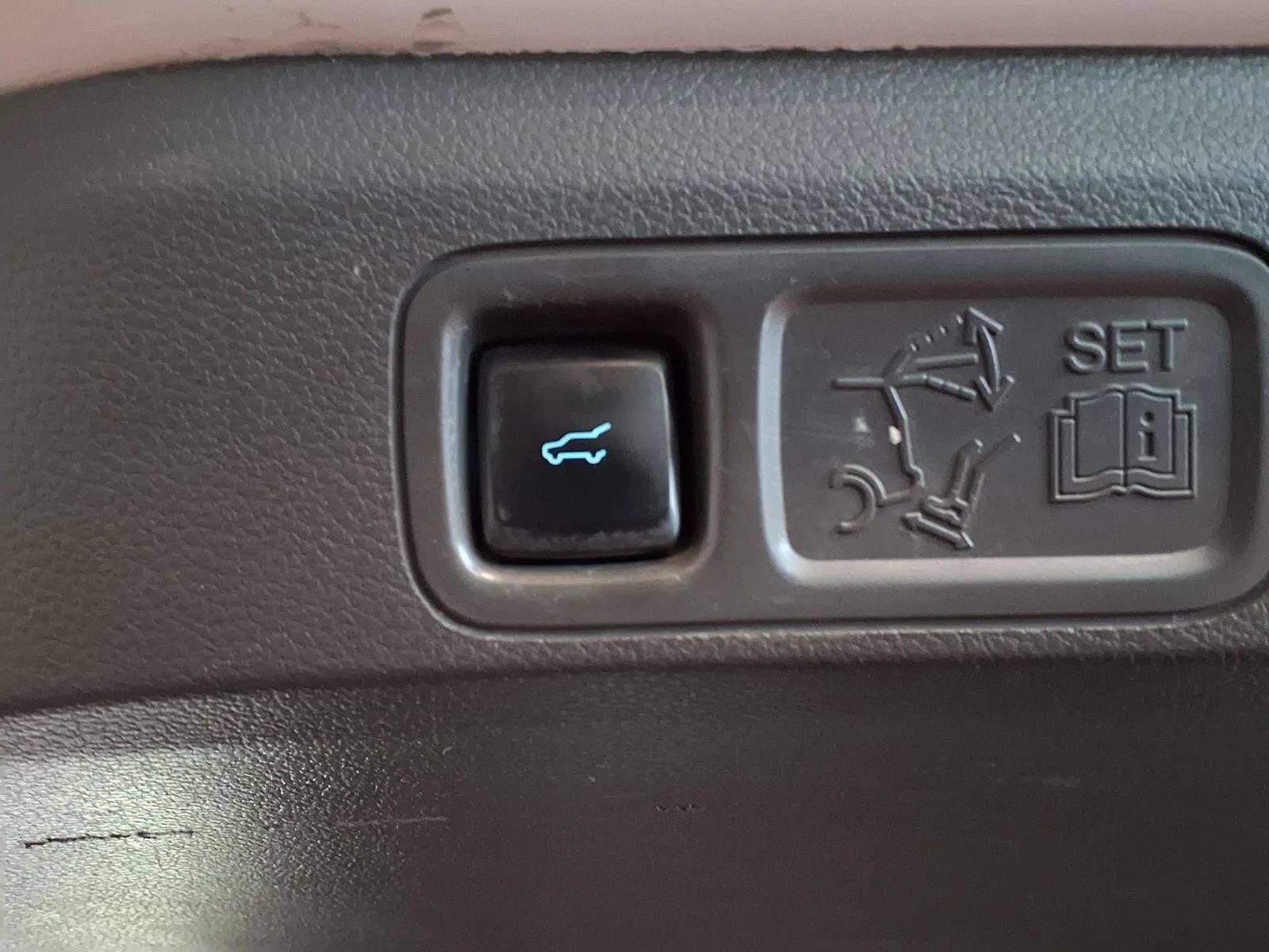 Used 2018 Ford Expedition Limited w/ Equipment Group 302A AWD/4WD image 8