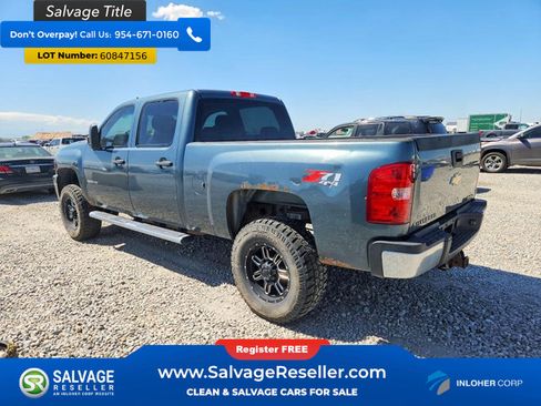 Used 2011 Chevrolet Silverado 2500 LT w/ Interior Plus Package AWD/4WD image 3