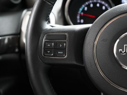 Used 2013 Jeep Grand Cherokee Laredo AWD/4WD image 18