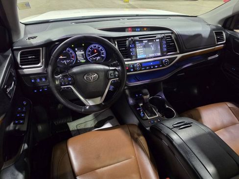 Used 2019 Toyota Highlander Limited Platinum AWD/4WD image 29