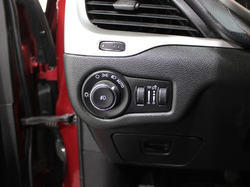 Used 2015 Jeep Cherokee Latitude AWD/4WD image 6