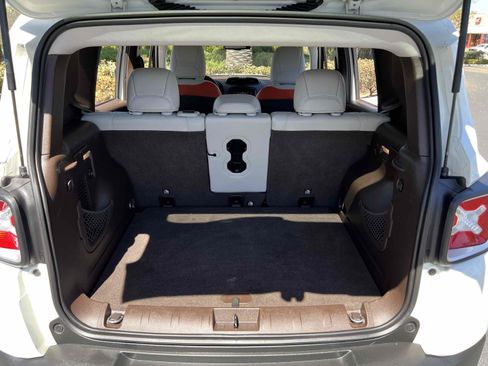 Used 2017 Jeep Renegade Limited FWD image 13