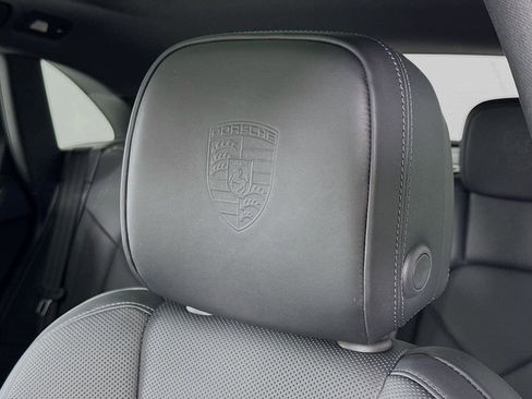 Certified 2025 Porsche Macan image 14