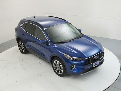 Used 2023 Ford Escape Platinum w/ Premium Technology Package image 13