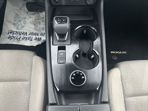 Used 2025 Nissan Rogue SV image 21