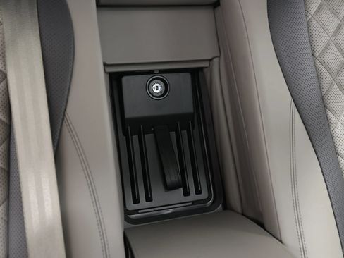 Used 2018 Bentley Flying Spur S W12 AWD/4WD image 82