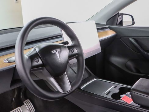 Used 2022 Tesla Model Y Performance image 20