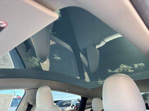 Used 2022 Tesla Model Y Long Range image 13