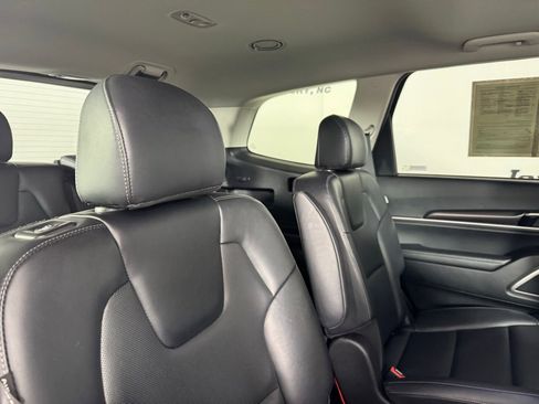 Used 2025 Kia Telluride S AWD/4WD image 29