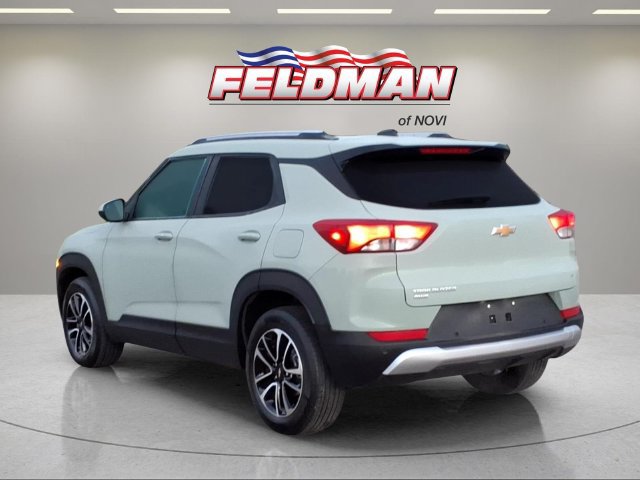 Used 2025 Chevrolet TrailBlazer LT w/ Convenience Package AWD/4WD image 3