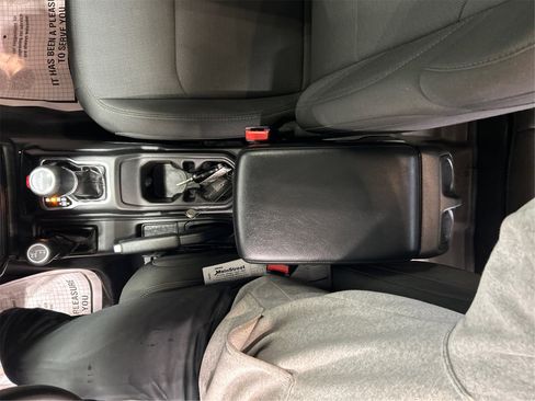 Used 2023 Jeep Gladiator Sport image 13