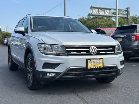 Used 2018 Volkswagen Tiguan SEL AWD/4WD image 48
