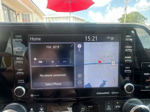 Used 2022 Toyota Highlander XLE AWD/4WD image 15