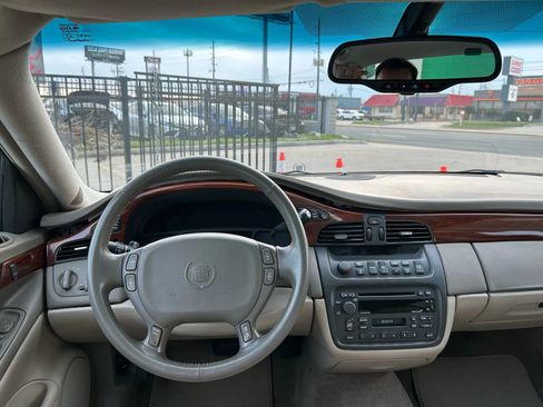 Used 2000 Cadillac De Ville Sedan w/ Comfort/Convenience Pkg image 18