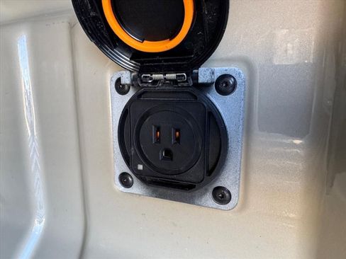 Used 2024 Chevrolet Colorado Z71 w/ Z71 Convenience Package 2 image 10