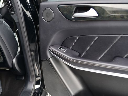 Used 2015 Mercedes-Benz GL 550 4MATIC image 11