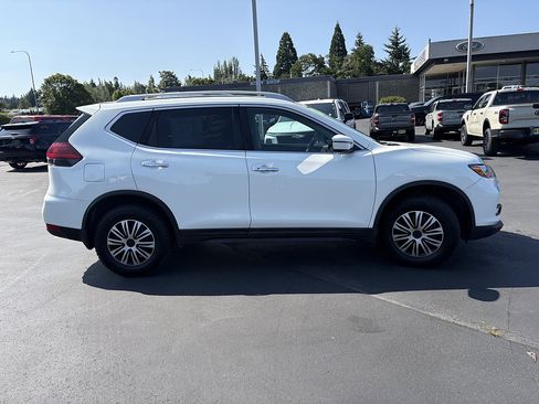Used 2018 Nissan Rogue SV AWD/4WD image 4