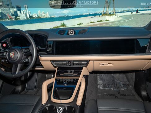 Used 2024 Porsche Cayenne S image 10