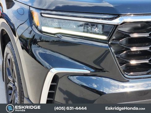 Certified 2025 Honda Pilot Touring image 9