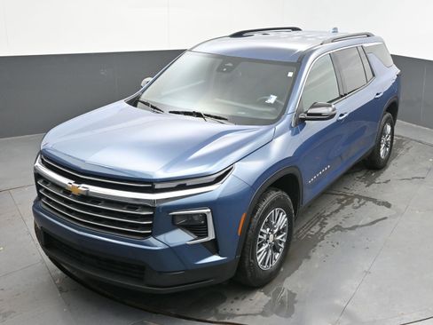 Used 2025 Chevrolet Traverse LT image 34