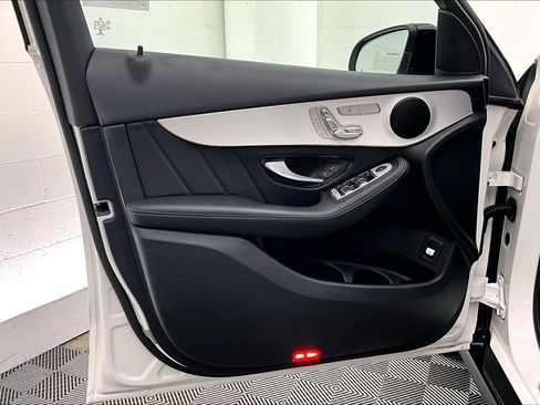 Used 2021 Mercedes-Benz GLC 300 image 24