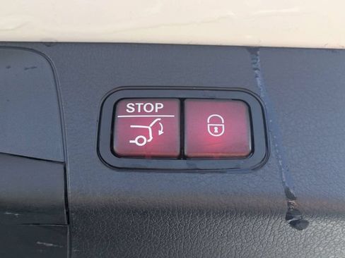 Used 2025 Mercedes-Benz GLB 250 image 13