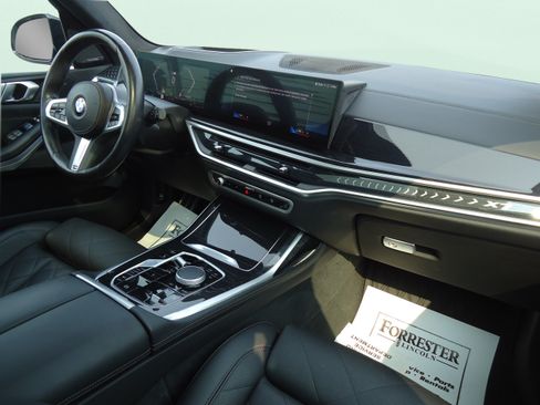 Used 2023 BMW X7 xDrive40i w/ M Sport Package AWD/4WD image 26