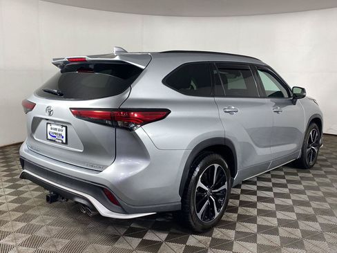 Used 2022 Toyota Highlander XSE AWD/4WD image 6