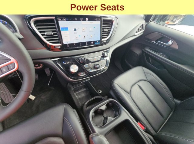 Used 2026 Chrysler Pacifica Select FWD image 11
