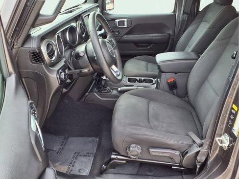 Used 2023 Jeep Wrangler Unlimited Sahara AWD/4WD image 19