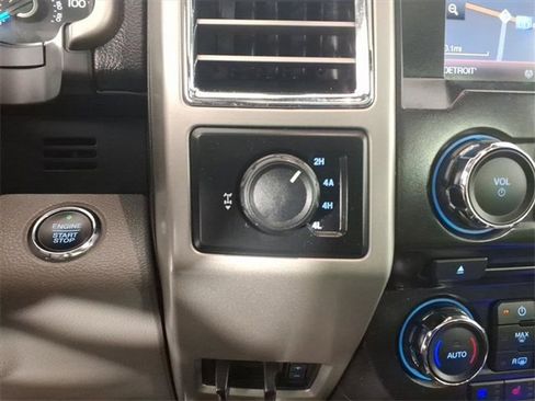 Used 2015 Ford F150 Lariat image 34