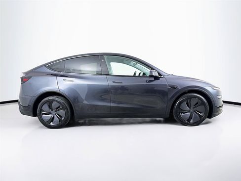 Used 2026 Tesla Model Y 2WD image 34