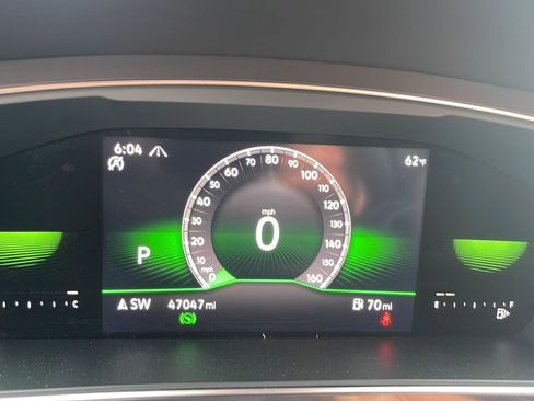 Used 2022 Volkswagen Tiguan SE R-Line image 10