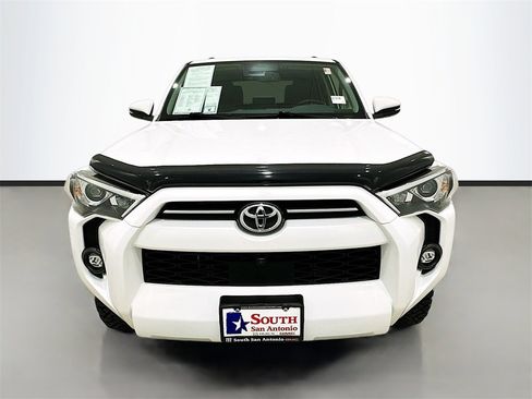 Used 2022 Toyota 4Runner SR5 Premium image 2